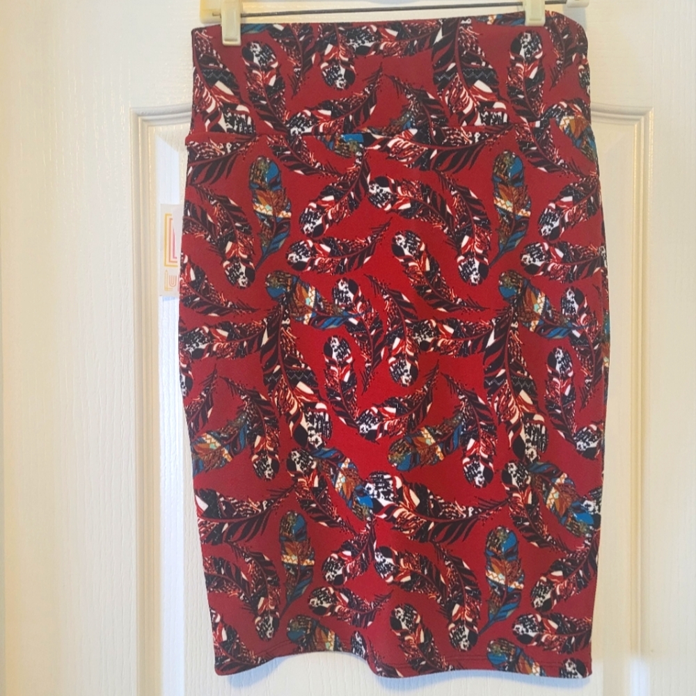 NWT Lularoe feather print Cassie pencil skirt sz S